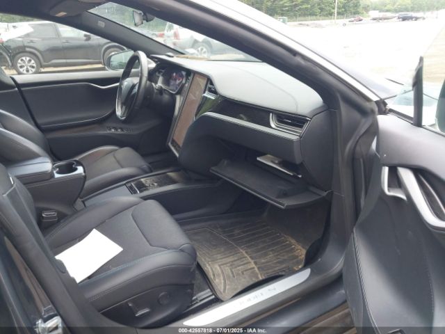 2019 TESLA MODEL S 5YJSA1E29KF300744 Photo 4