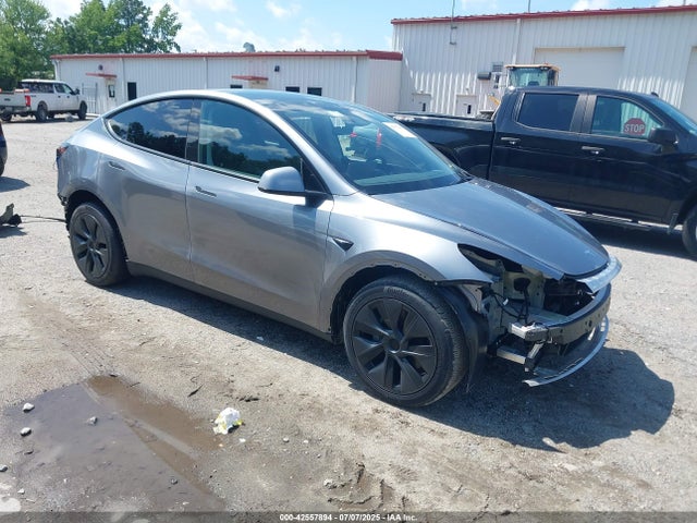 2025 TESLA MODEL Y 7SAYGDED1SF226587 Photo 0