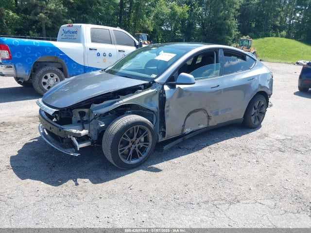 2025 TESLA MODEL Y 7SAYGDED1SF226587 Photo 1
