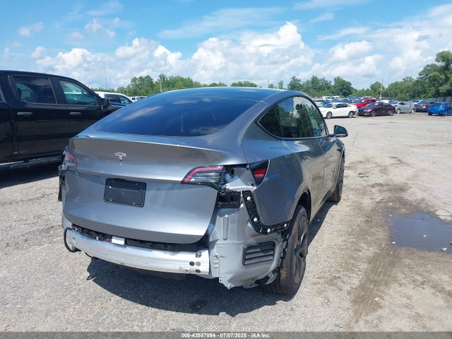 2025 TESLA MODEL Y 7SAYGDED1SF226587 Photo 3