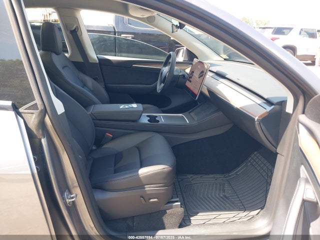 2025 TESLA MODEL Y 7SAYGDED1SF226587 Photo 4