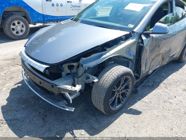 2025 TESLA MODEL Y 7SAYGDED1SF226587 Photo 5