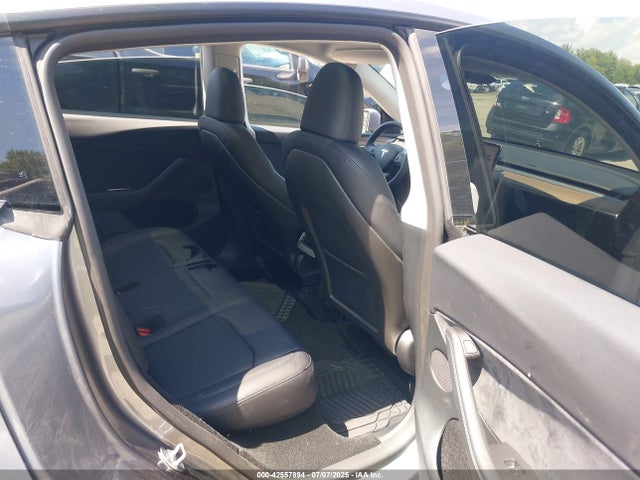 2025 TESLA MODEL Y 7SAYGDED1SF226587 Photo 7