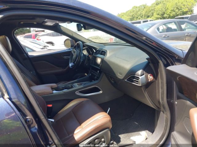 2017 JAGUAR F-PACE SADCM2BVXHA072629 Photo 4
