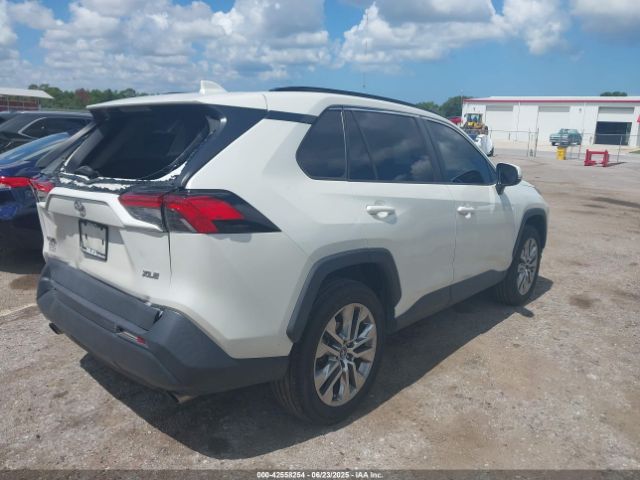 2021 TOYOTA RAV4 2T3C1RFV0MW107651 Photo 3