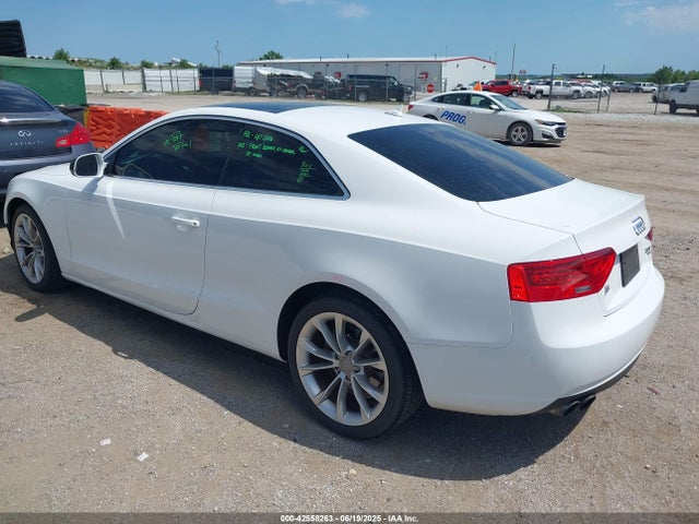 2013 AUDI A5 WAUCFAFR4DA046449 Photo 2