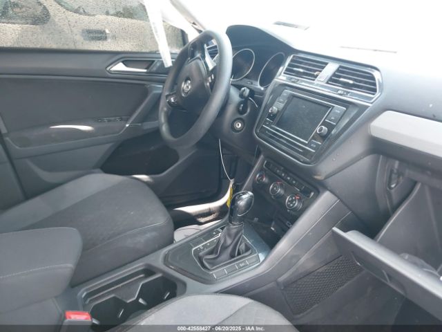 2018 VOLKSWAGEN TIGUAN 3VV1B7AX0JM028674 Photo 4