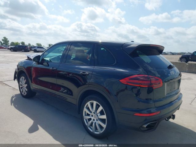 2017 PORSCHE CAYENNE WP1AA2A22HKA91607 Photo 2