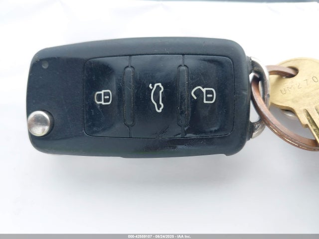 1VWJM7A34JC033977 Volkswagen 2018
