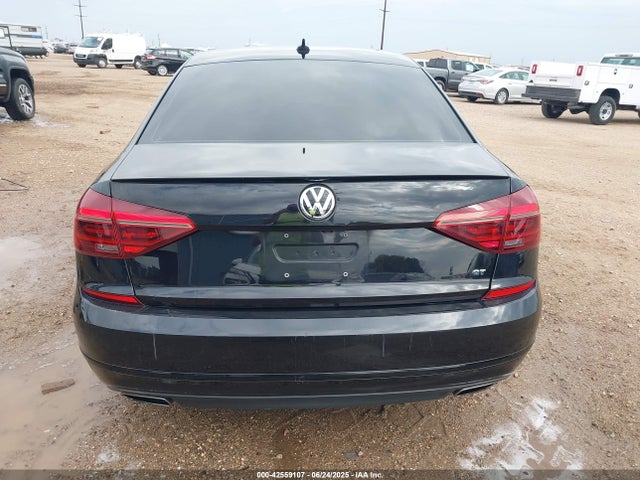 1VWJM7A34JC033977 Volkswagen 2018