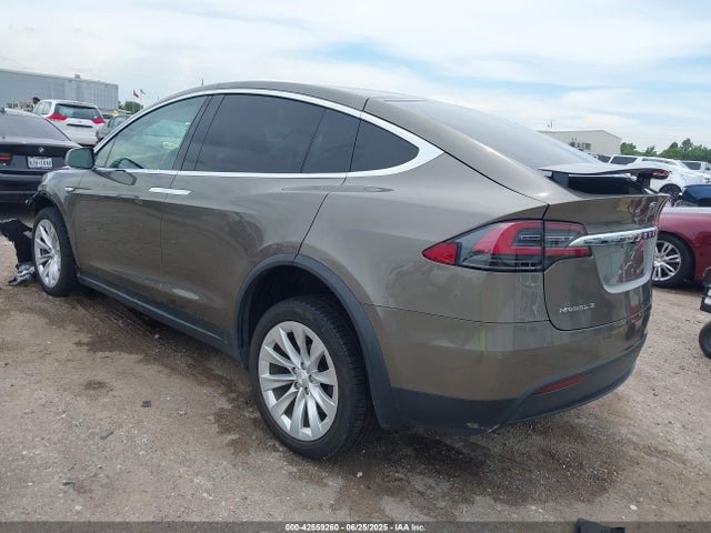 2016 TESLA MODEL X 5YJXCBE25GF008618 Photo 2