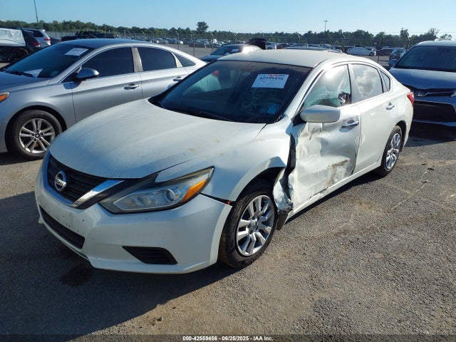 1N4AL3AP8GC253977 Nissan 2016