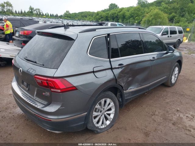 2018 VOLKSWAGEN TIGUAN 3VV2B7AX1JM166258 Photo 3
