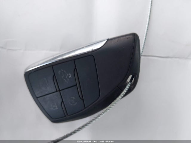 3GTUUDED3NG658066 GMC l84