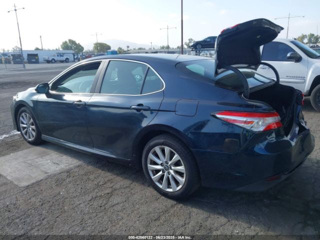 2018 TOYOTA CAMRY 4T1B11HK7JU620139 Photo 2