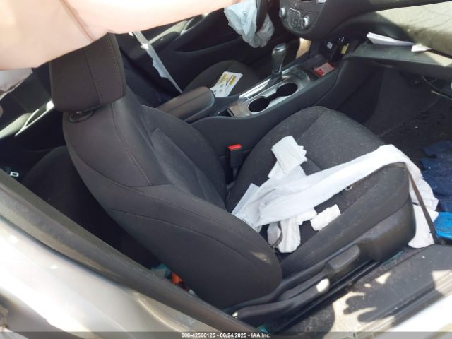 2019 CHEVROLET MALIBU 1G1ZD5ST0KF177057 Photo 4