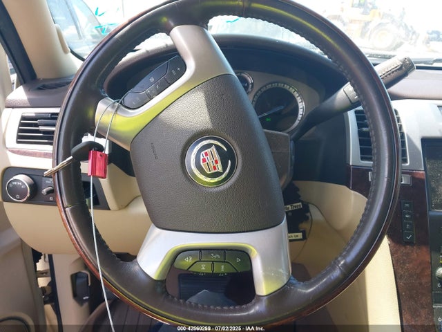 2009 Cadillac Escalade Esv Standard მანქანა იყიდება აუქციონზე, vin: 1GYFC16299R126098, აუქციონის ნომერი: 42560299