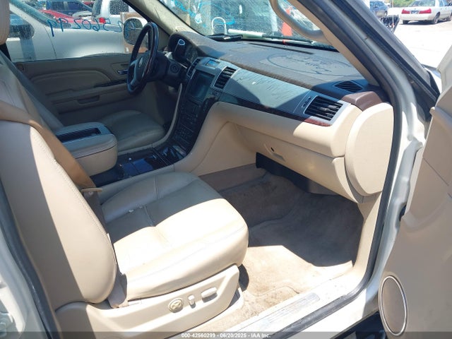 2009 Cadillac Escalade Esv Standard მანქანა იყიდება აუქციონზე, vin: 1GYFC16299R126098, აუქციონის ნომერი: 42560299