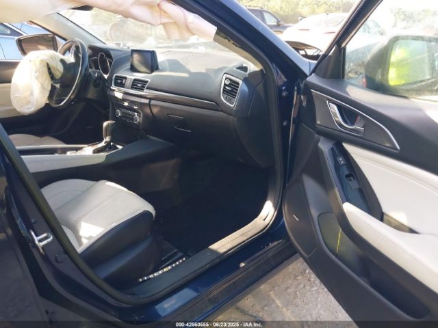 2018 MAZDA MAZDA3 3MZBN1W3XJM227161 Photo 4