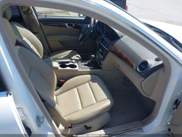 2013 MERCEDES-BENZ C 250 WDDGF4HB9DR249706 Photo 4