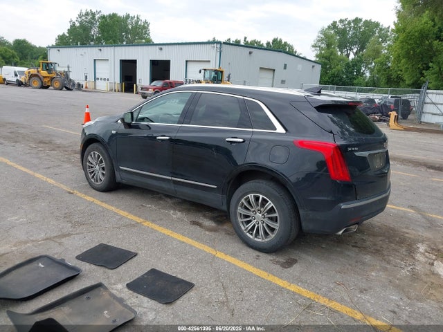 2017 CADILLAC XT5 1GYKNBRS9HZ123825 Photo 2