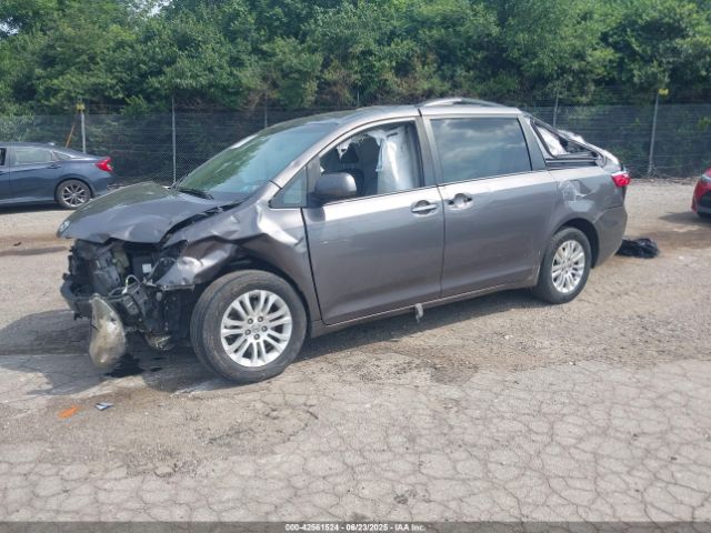 2017 TOYOTA SIENNA 5TDYZ3DC1HS778458 Photo 1