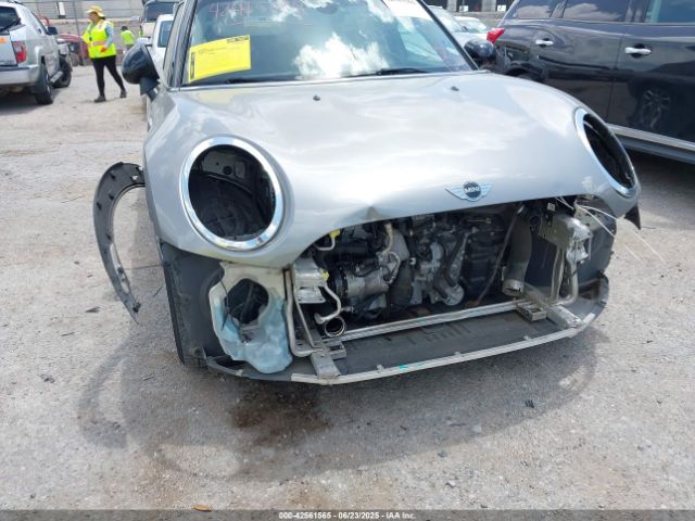 2016 MINI CLUBMAN WMWLN5C52G2E29982 Photo 5