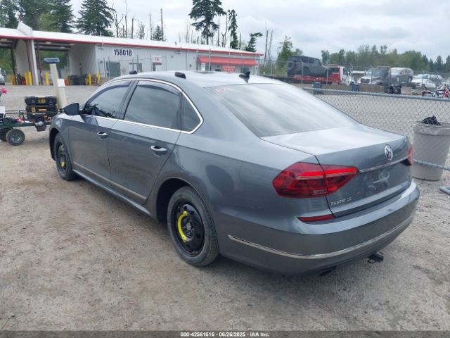 2017 VOLKSWAGEN PASSAT 1VWBT7A30HC037641 Photo 2