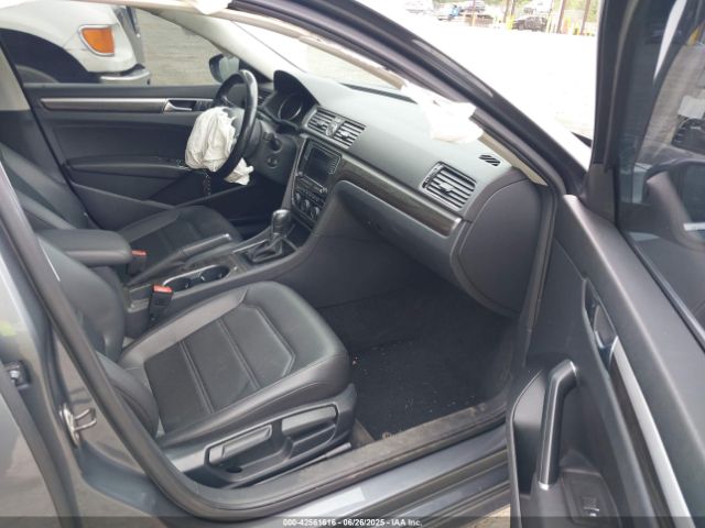 2017 VOLKSWAGEN PASSAT 1VWBT7A30HC037641 Photo 4