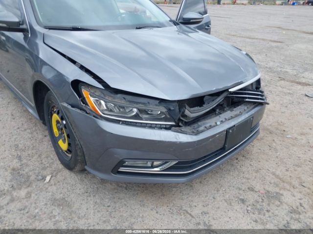 2017 VOLKSWAGEN PASSAT 1VWBT7A30HC037641 Photo 5