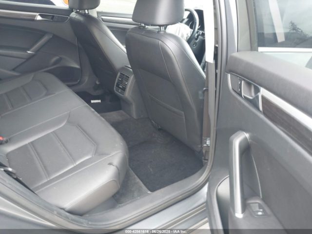 2017 VOLKSWAGEN PASSAT 1VWBT7A30HC037641 Photo 7