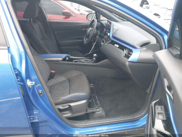 2021 TOYOTA C-HR JTNKHMBX6M1117693 Photo 4