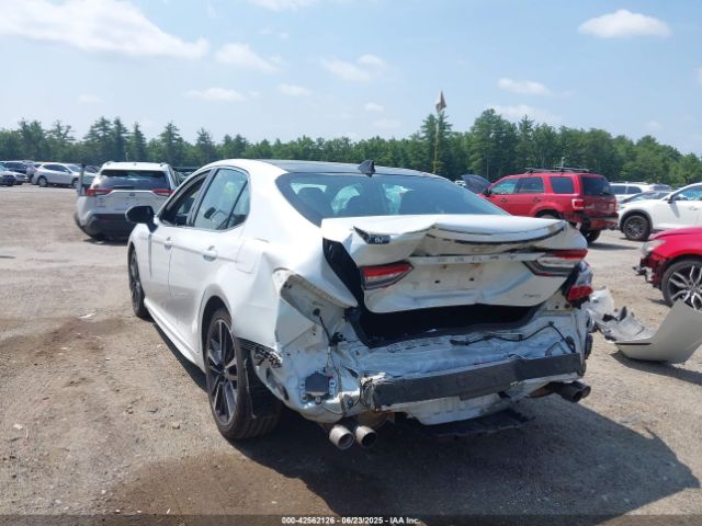 2019 TOYOTA CAMRY 4T1B61HK1KU844428 Photo 2