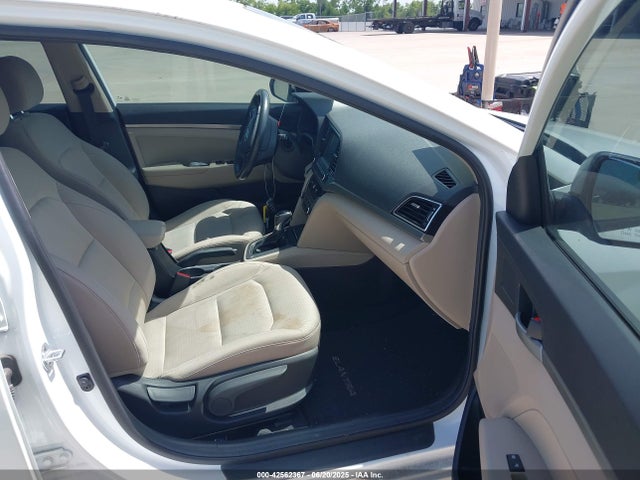 5NPD84LF8HH083158 Hyundai 2017