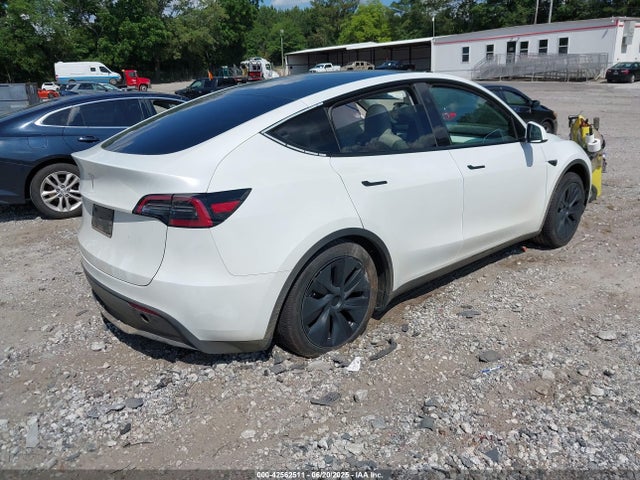 2025 TESLA MODEL Y 7SAYGDED7SA370741 Photo 3