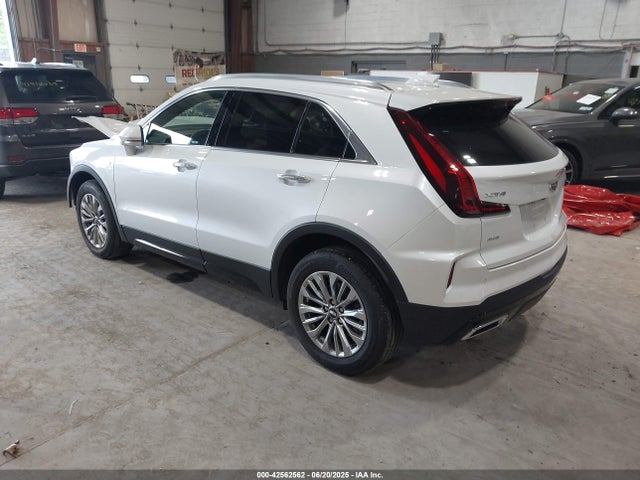 2024 CADILLAC XT4 1GYFZDR47RF206465 Photo 2