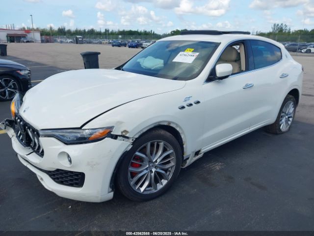 2022 MASERATI LEVANTE ZN661XUA7NX383130 Photo 1