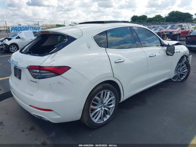 2022 MASERATI LEVANTE ZN661XUA7NX383130 Photo 3
