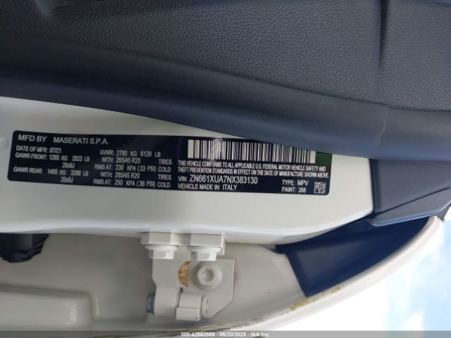 2022 MASERATI LEVANTE ZN661XUA7NX383130 Photo 8