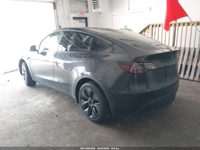 2025 TESLA MODEL Y 7SAYGDED1SF271657 Photo 2