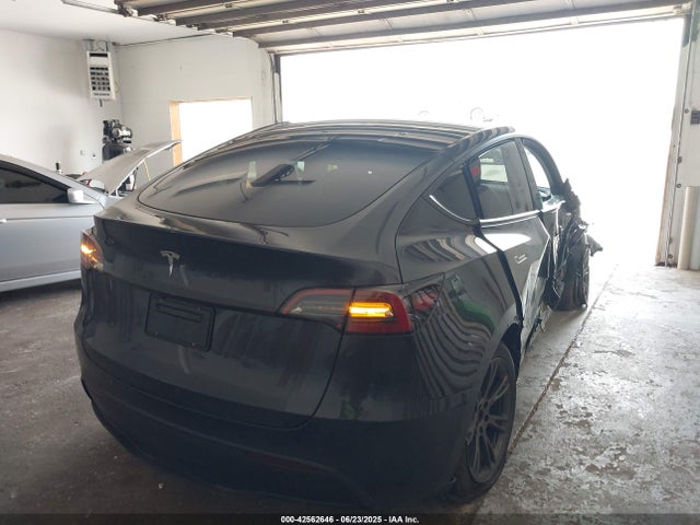 2025 TESLA MODEL Y 7SAYGDED1SF271657 Photo 3
