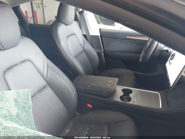 2025 TESLA MODEL Y 7SAYGDED1SF271657 Photo 4