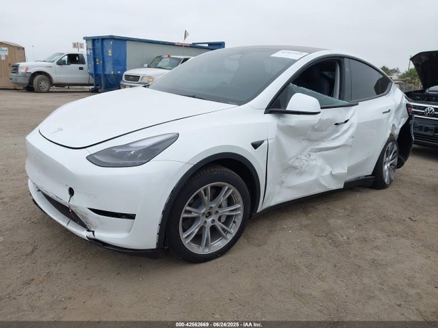 2024 TESLA MODEL Y 7SAYGDEE3RA256206 Photo 1