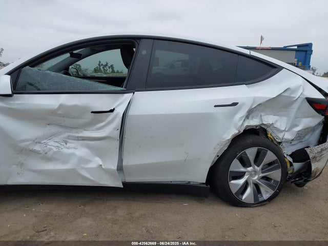 2024 TESLA MODEL Y 7SAYGDEE3RA256206 Photo 5