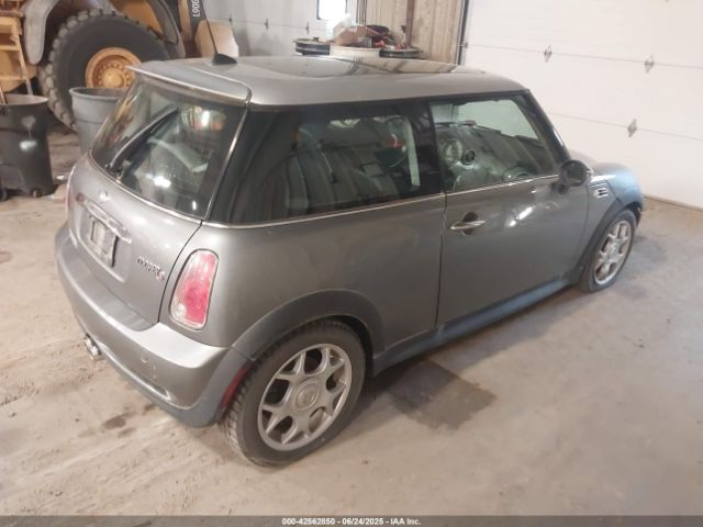 2006 MINI COOPER S WMWRE33526TN25776 Photo 3
