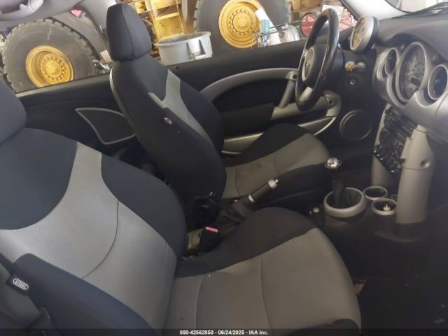 2006 MINI COOPER S WMWRE33526TN25776 Photo 4