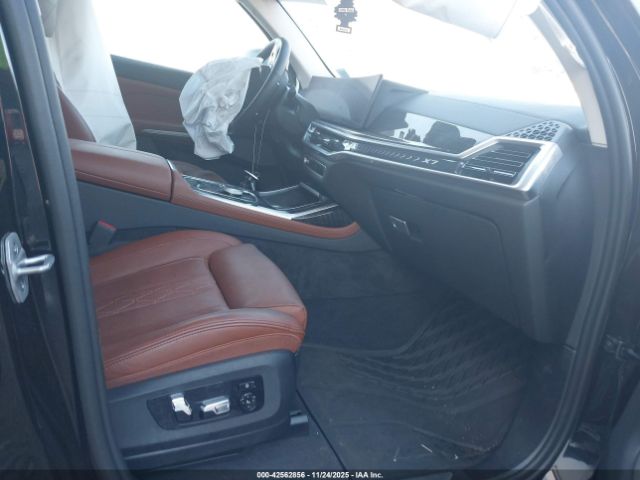 2025 BMW X7 5UX23EM00S9W85668 Photo 4