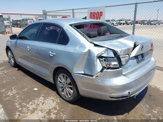3VWD17AJ0FM268144 Volkswagen 1.8t
