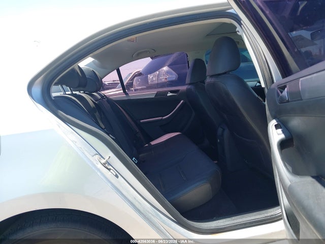 3VWD17AJ0FM268144 Volkswagen 1.8t