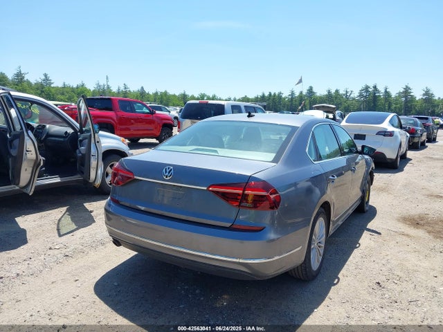 Volkswagen 1.8 tsi 2017 1VWBT7A32HC063447 Image 4